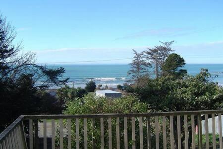 Private Seaside Couples Hideaway Villa Kaka Point Exterior photo